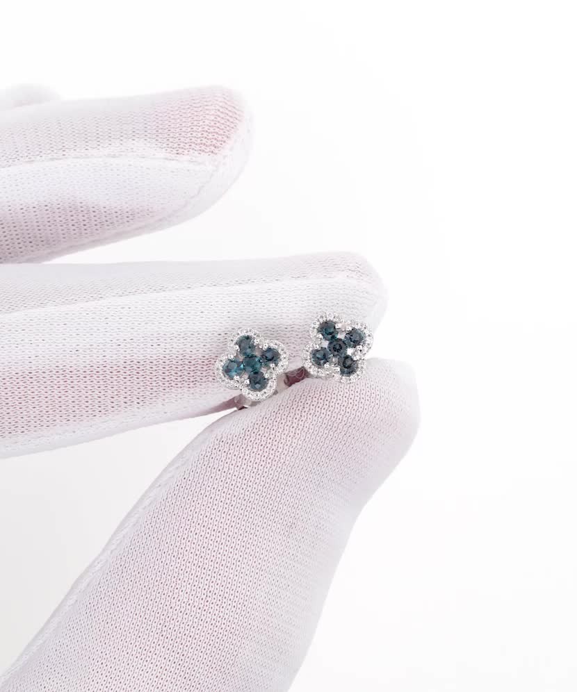 Valkokultaiset korvakorut timanteilla ja Lontoon topaasilla