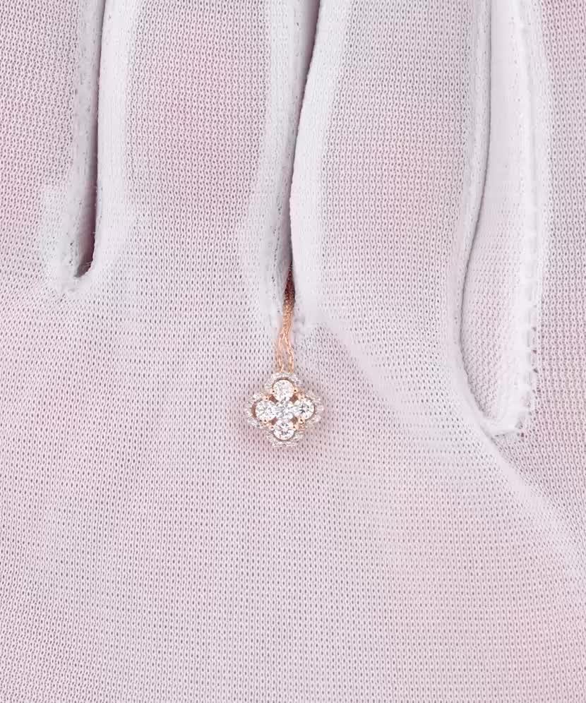 Gold chain with diamond pendant