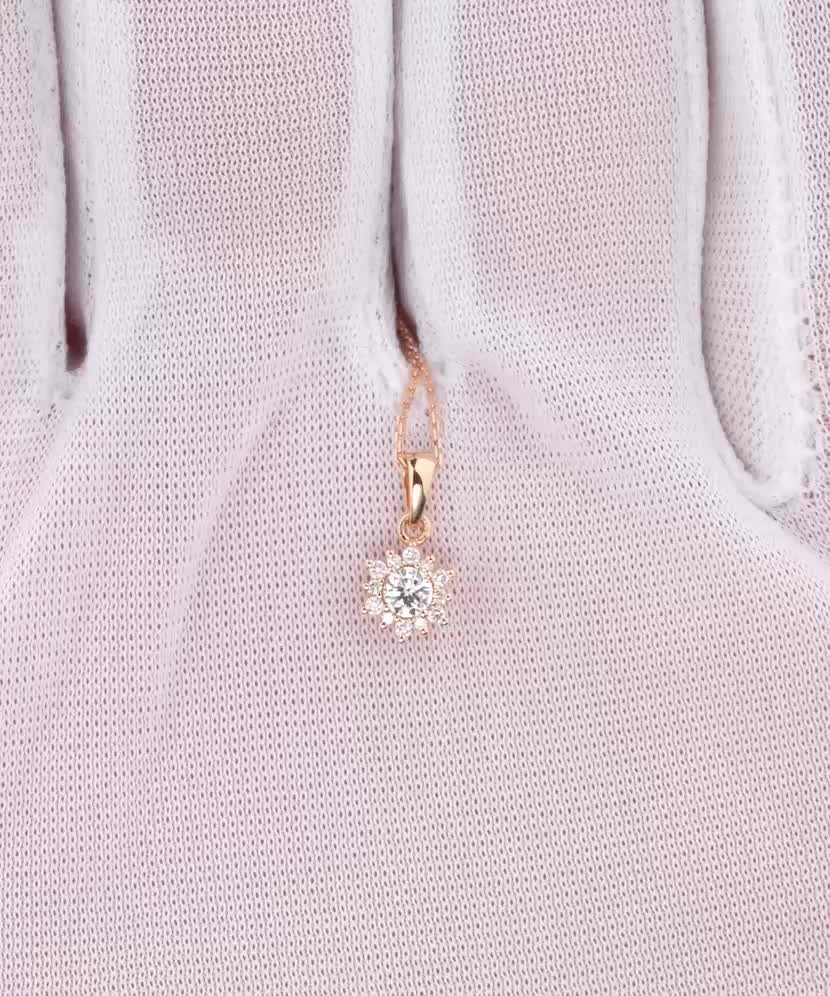 Gold chain with diamond pendant