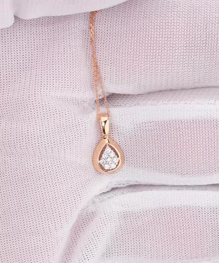 Gold chain with diamond pendant