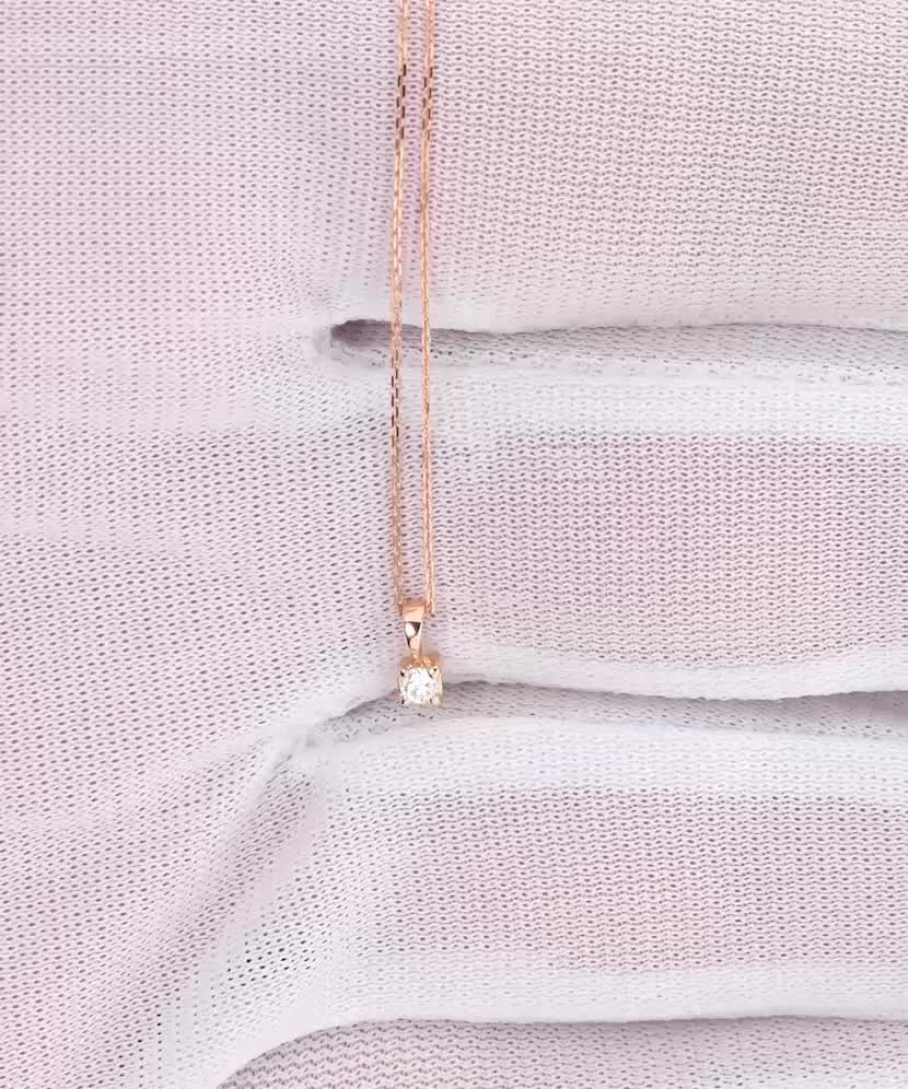 Gold chain with diamond pendant