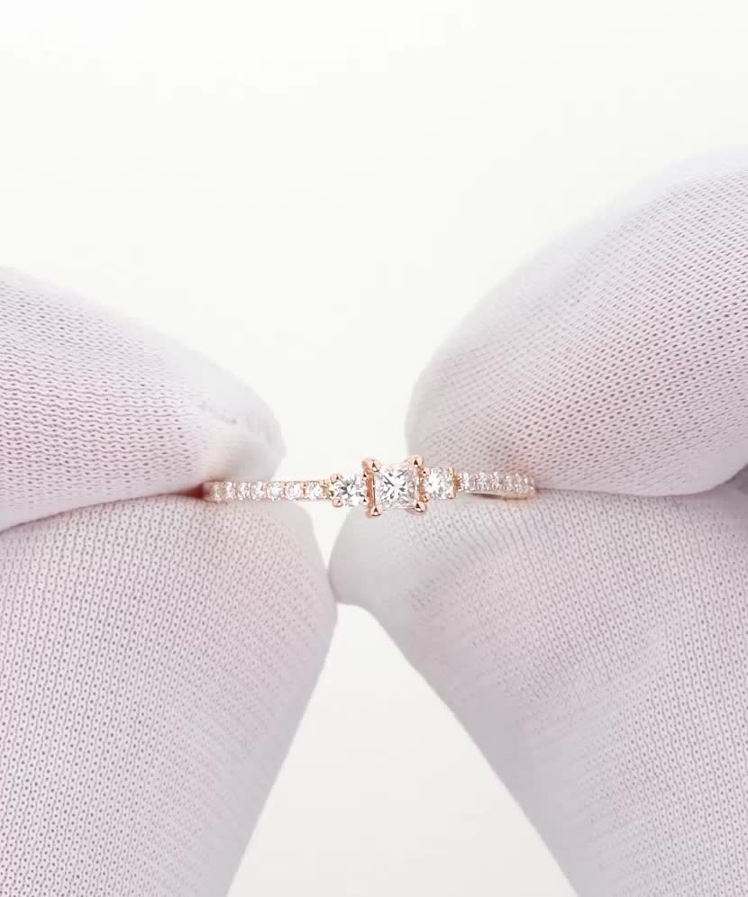 Gold ring with diamonds