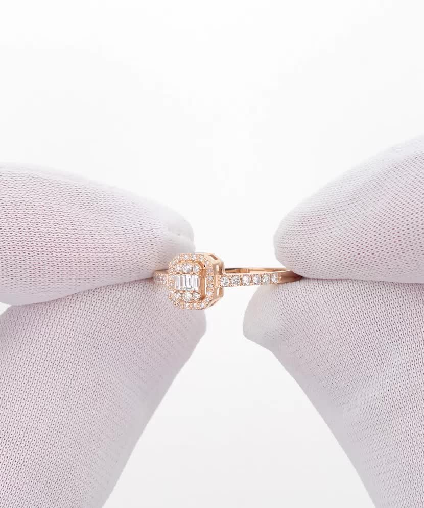 Kultasormus timanteilla