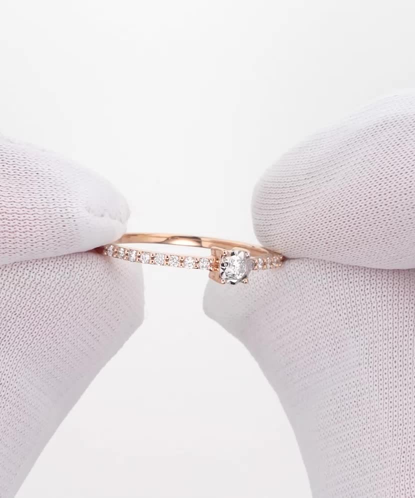 Gold ring with diamonds