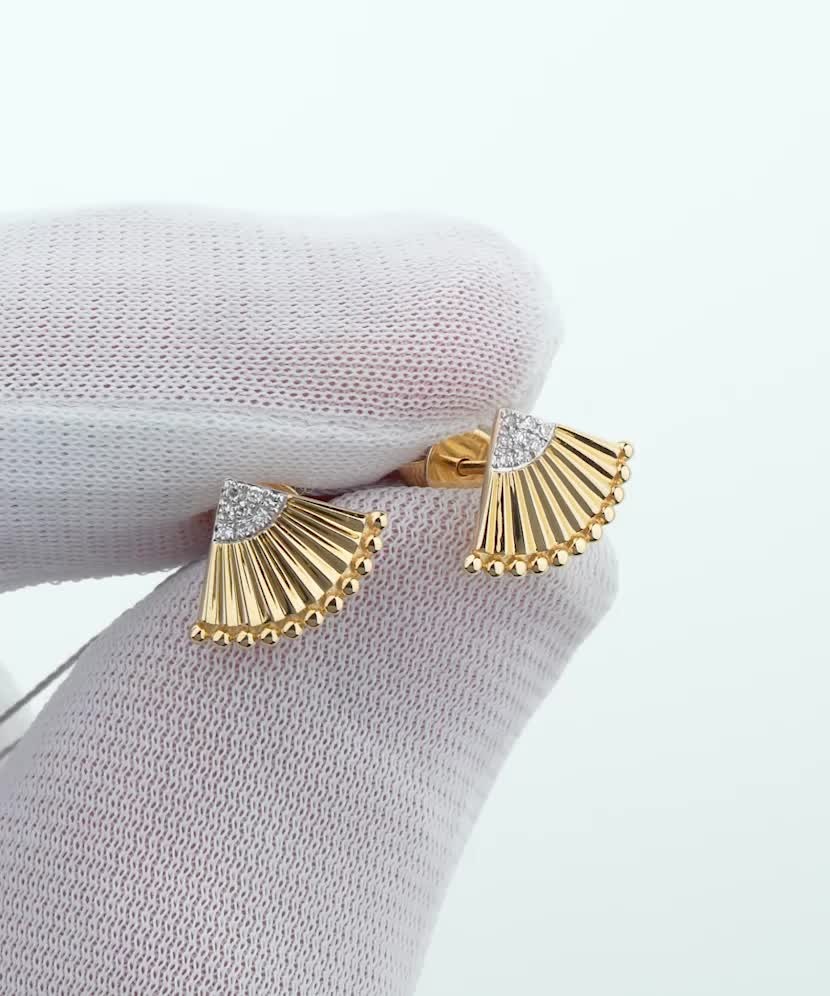 Yellow Gold earrings with diamonds