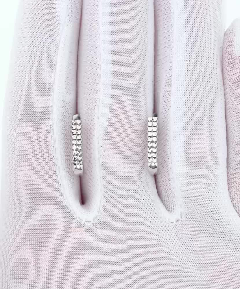 Valkokultaiset korvakorut