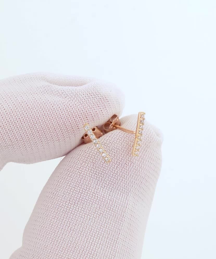 Gold earrings with zircons