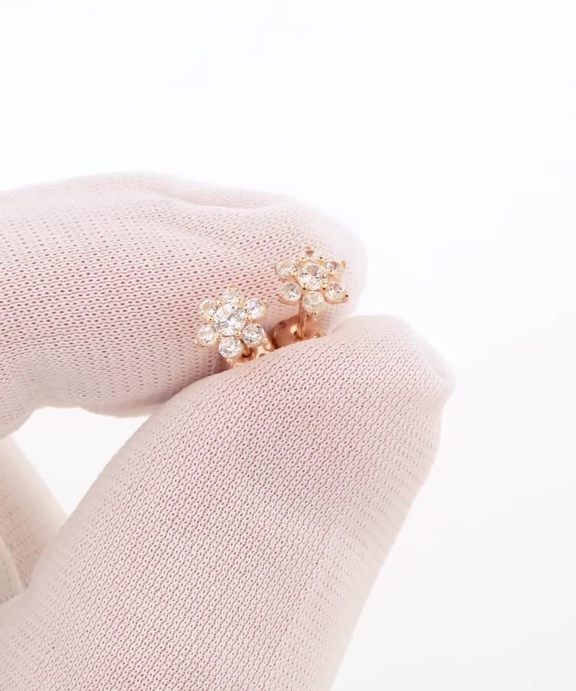 Gold earrings with zircons