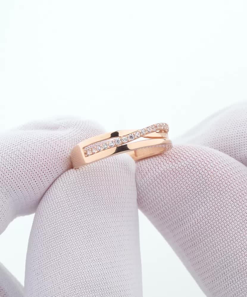 Kultasormus zirkoneilla