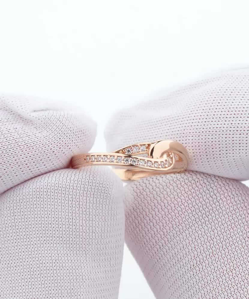 Kultasormus zirkoneilla