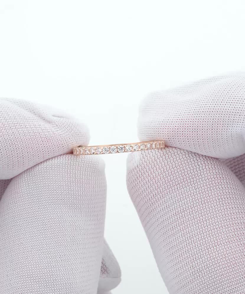 Gold ring with zircons