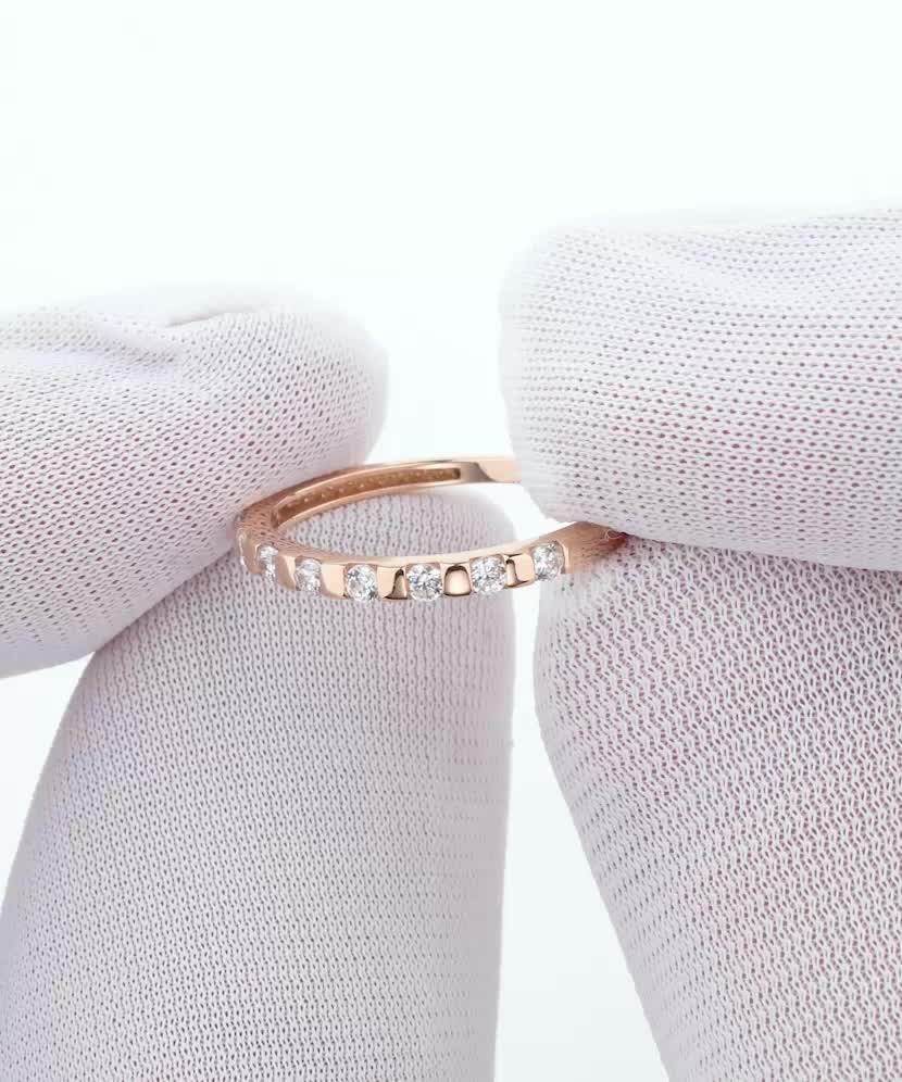 Gold ring with zircons