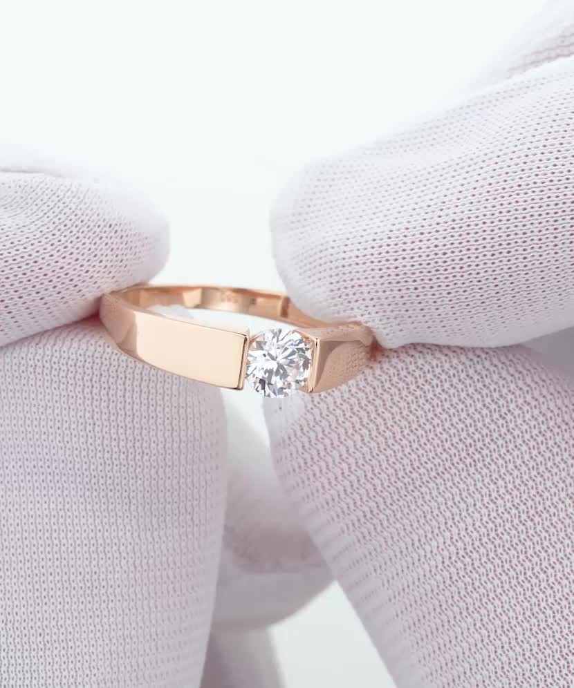 Kultasormus zirkonialla