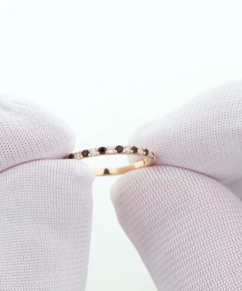 Gold ring with zircons