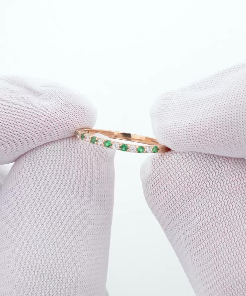 Gold ring with zircons