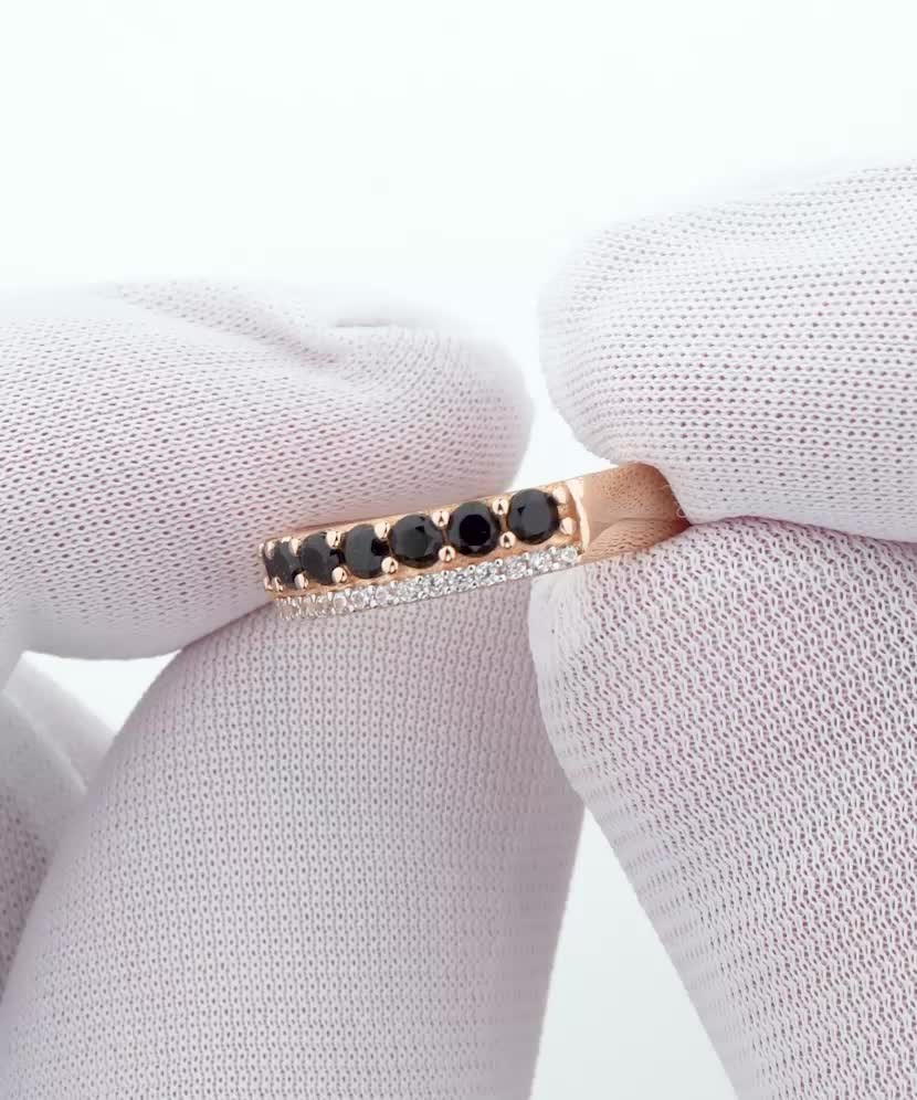 Gold ring with zircons