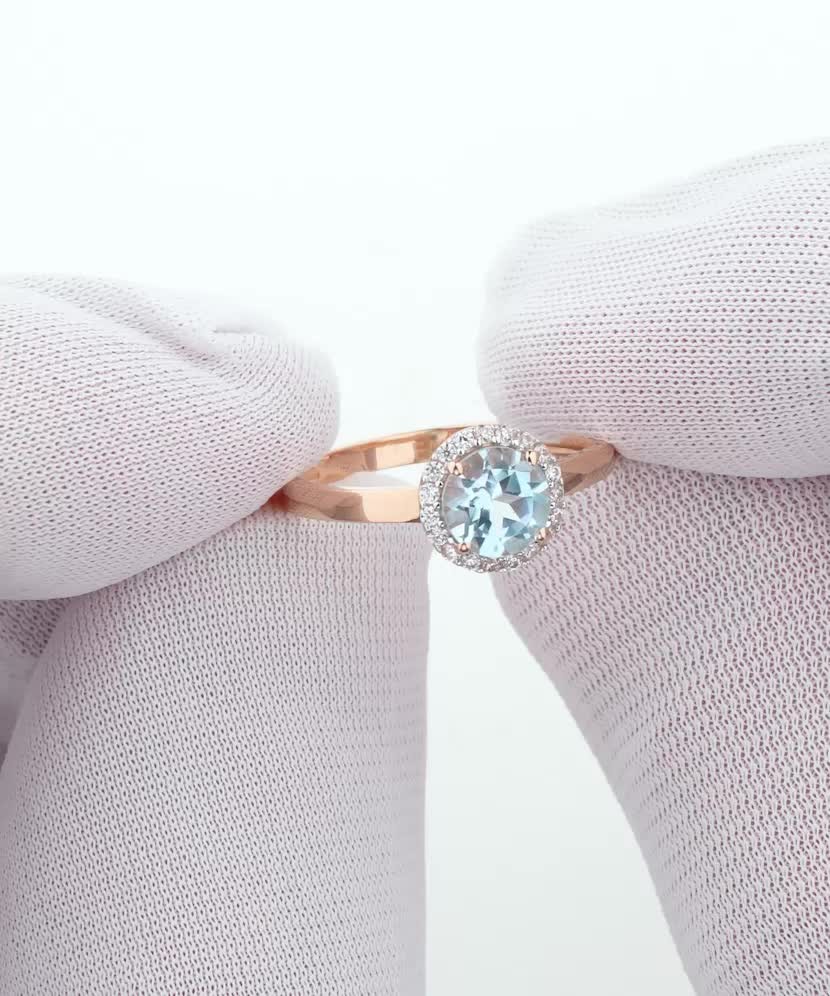 Gold ring with zircons