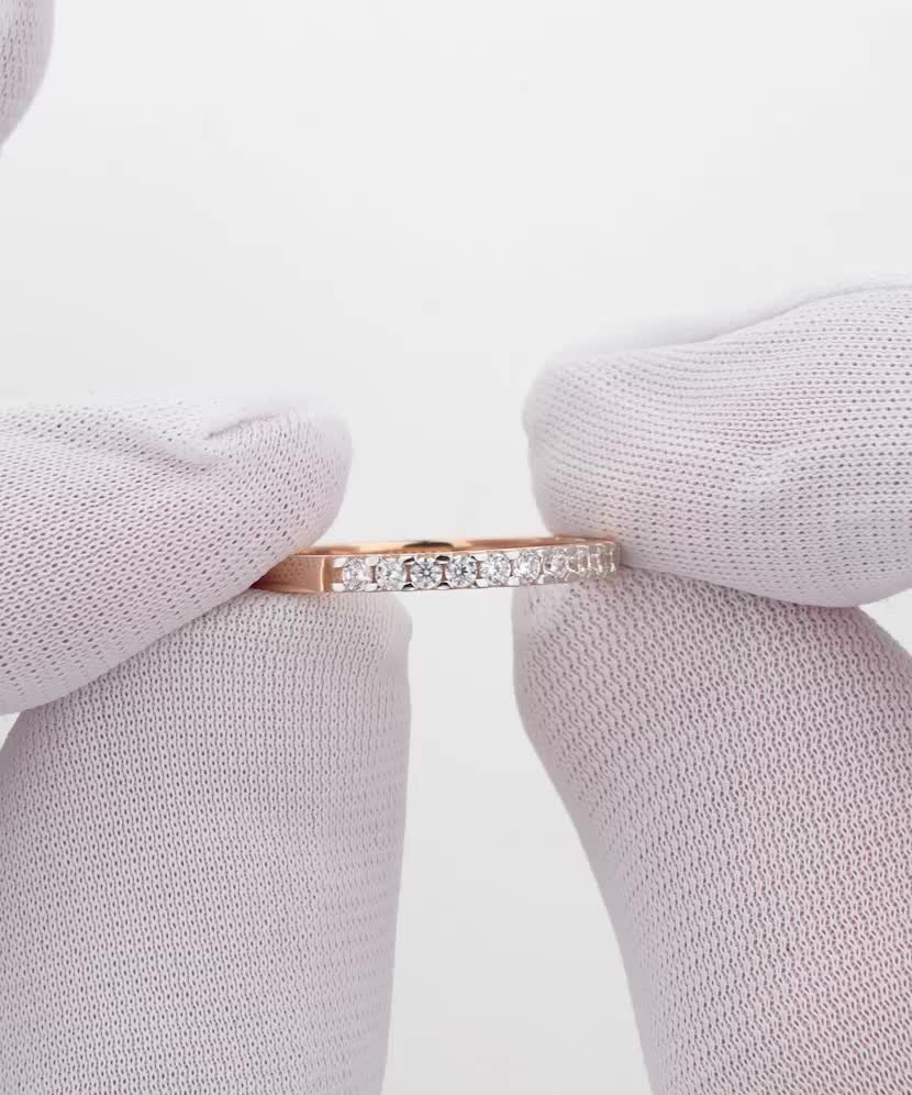 Kultasormus zirkoneilla