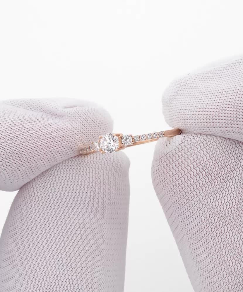 Gold ring with zircons