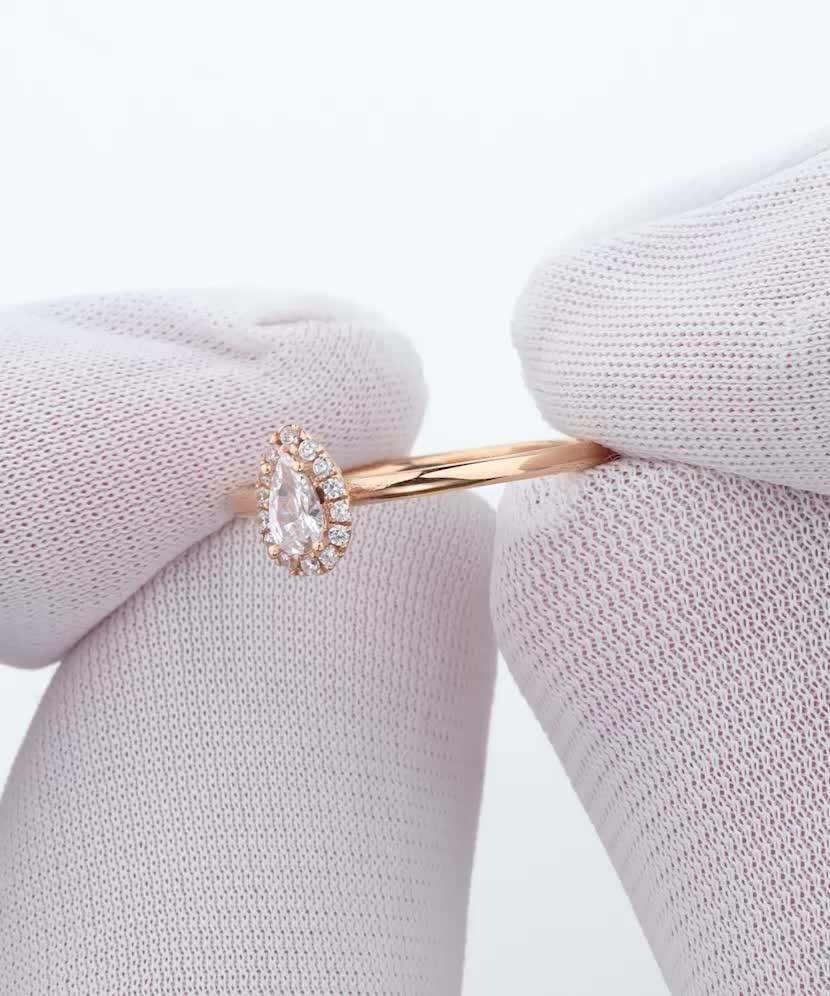 Gold ring with zircons