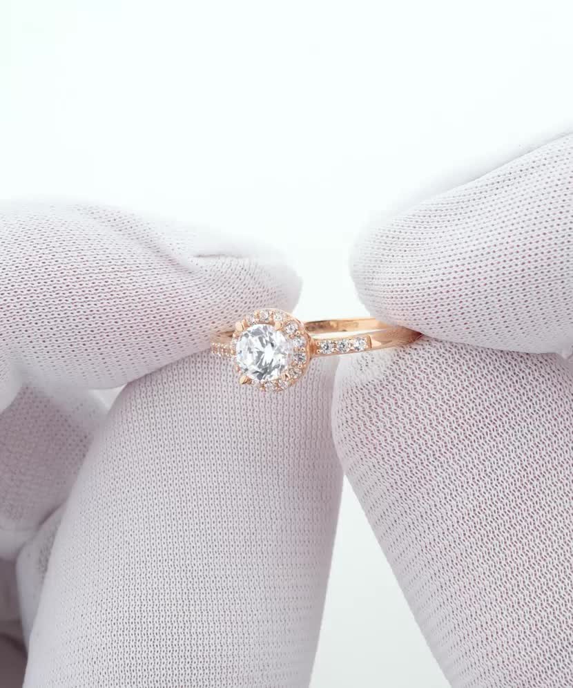 Kultasormus zirkoneilla