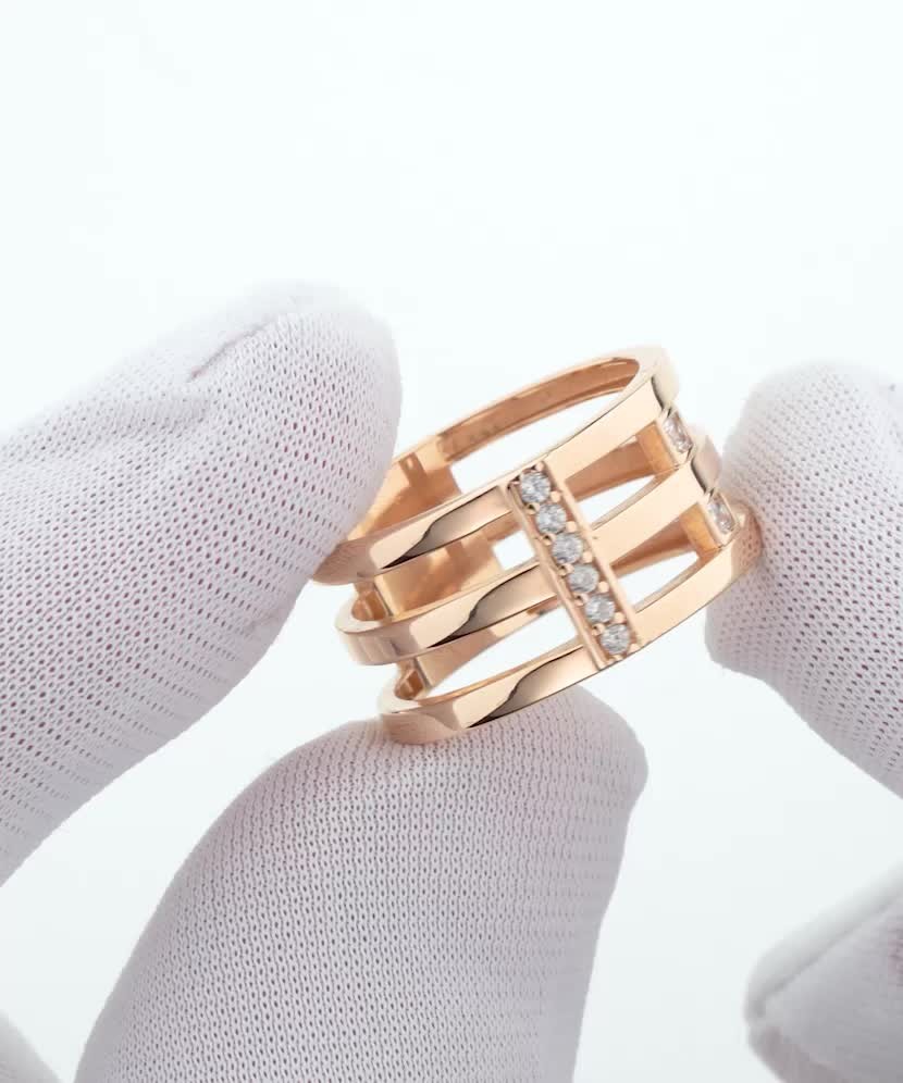 Gold ring with zircons