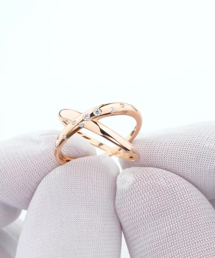 Gold ring with zircons