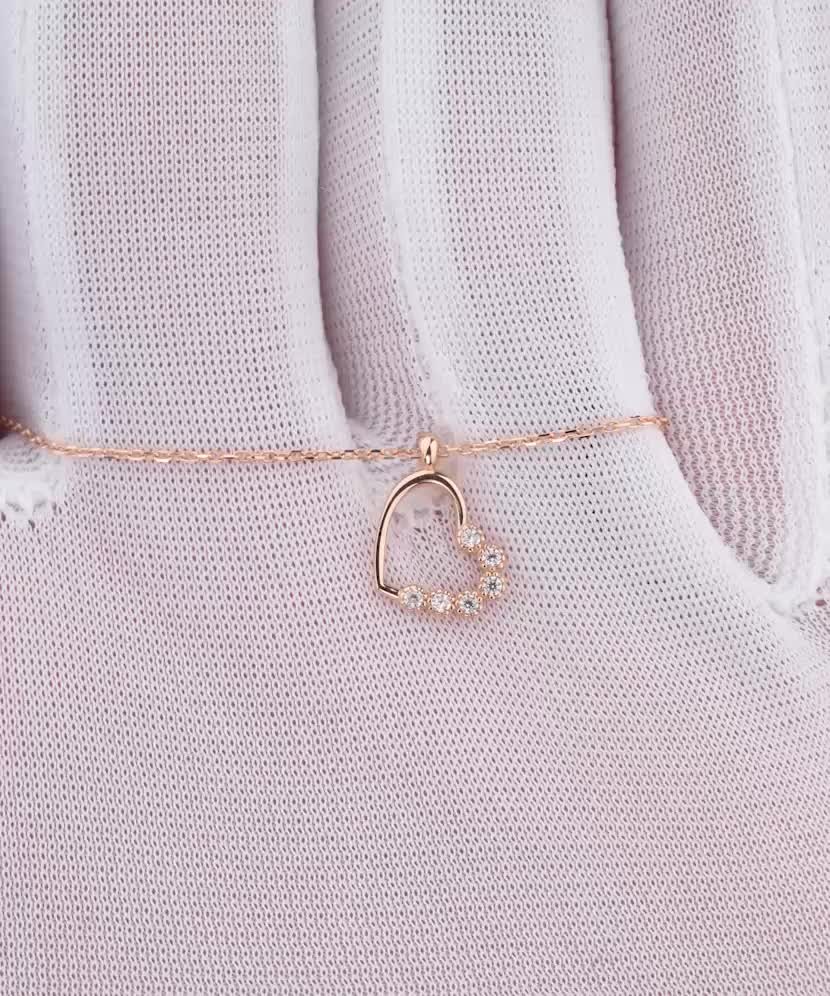 Kultainen kaulakoru zirkoniriipuksella "sydän"