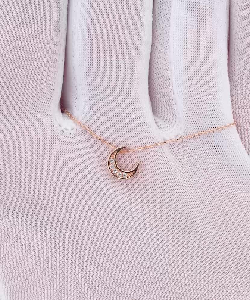 Kultainen kaulakoru riipuksella "Kuu"