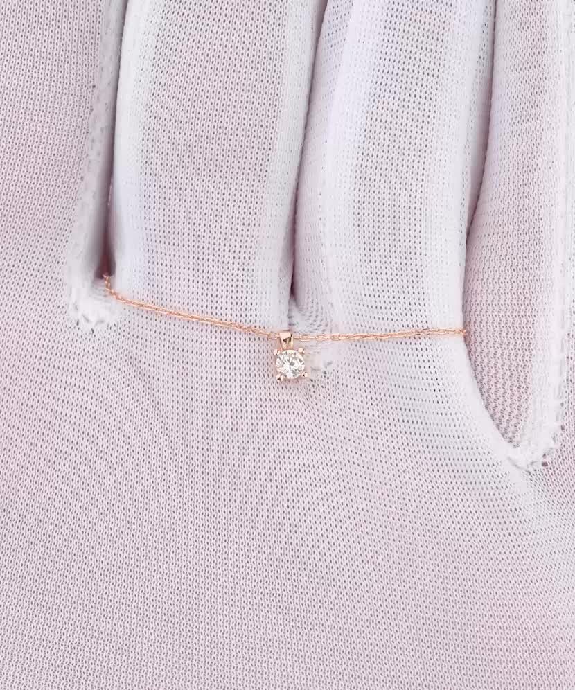 Kultainen kaulakoru zirkoniriipuksella