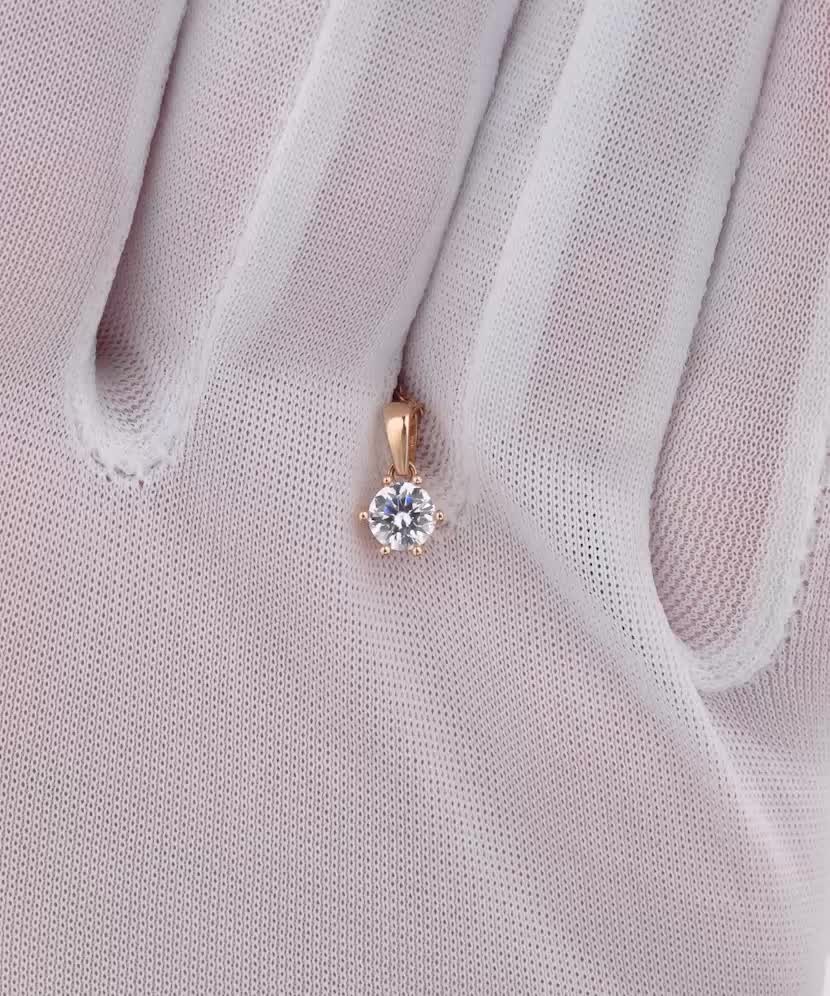 Kultainen riipus zirkoneilla