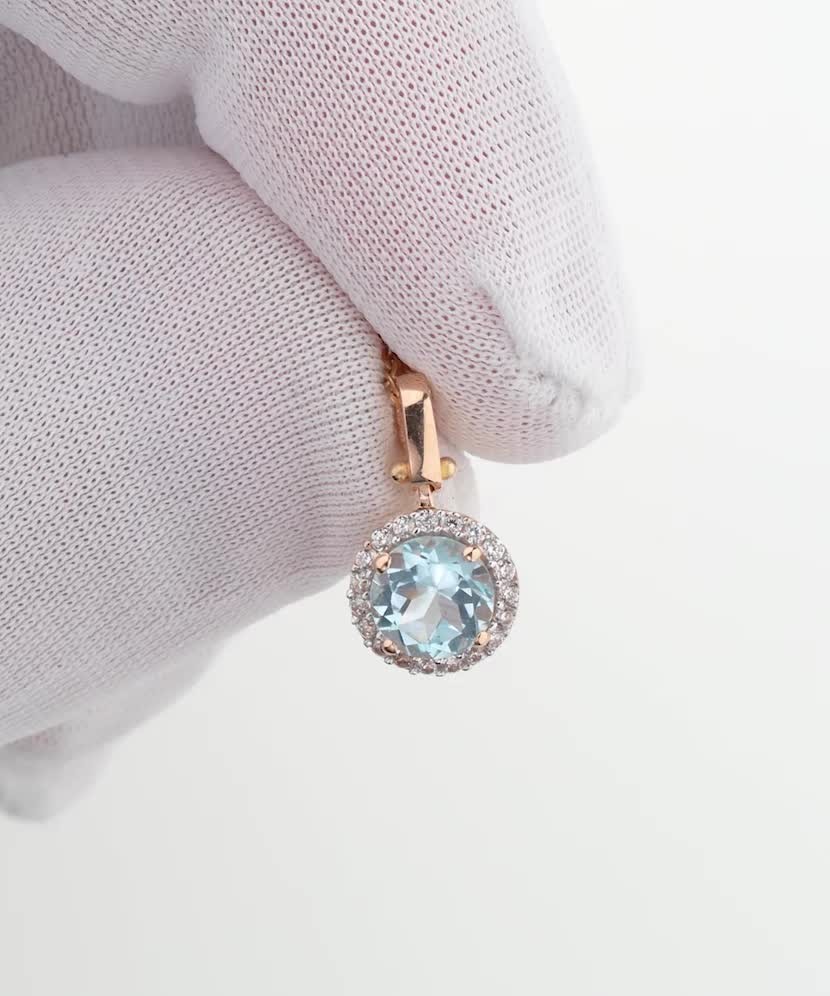 Gold pendant with zircons