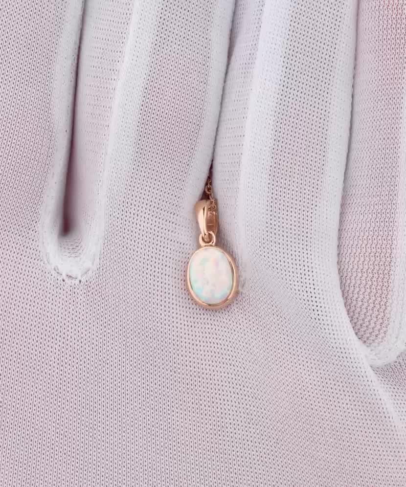 Gold pendant with opal