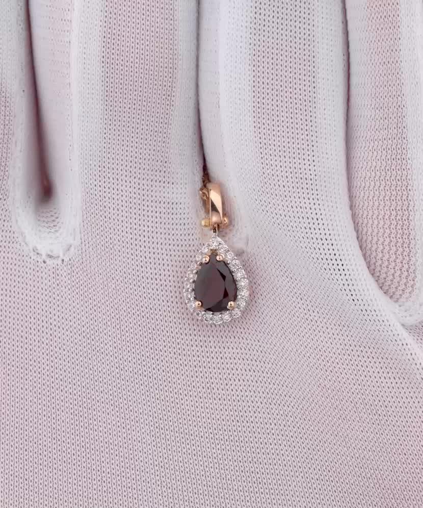 Gold pendant with zircons