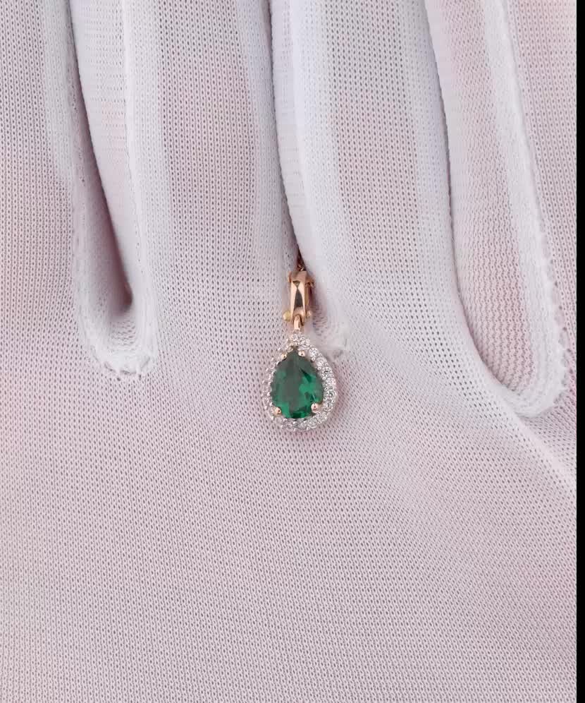 Gold pendant with zircons