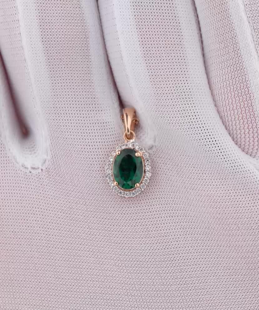 Gold pendant with zircons