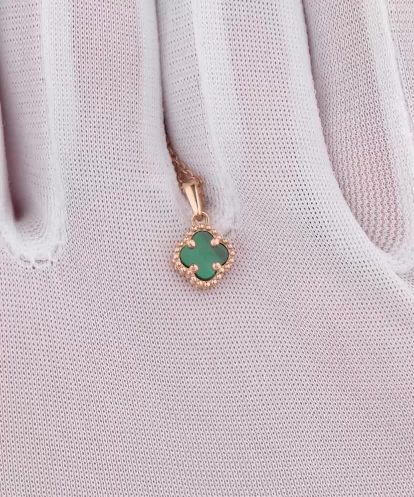 Golden pendant with malachite