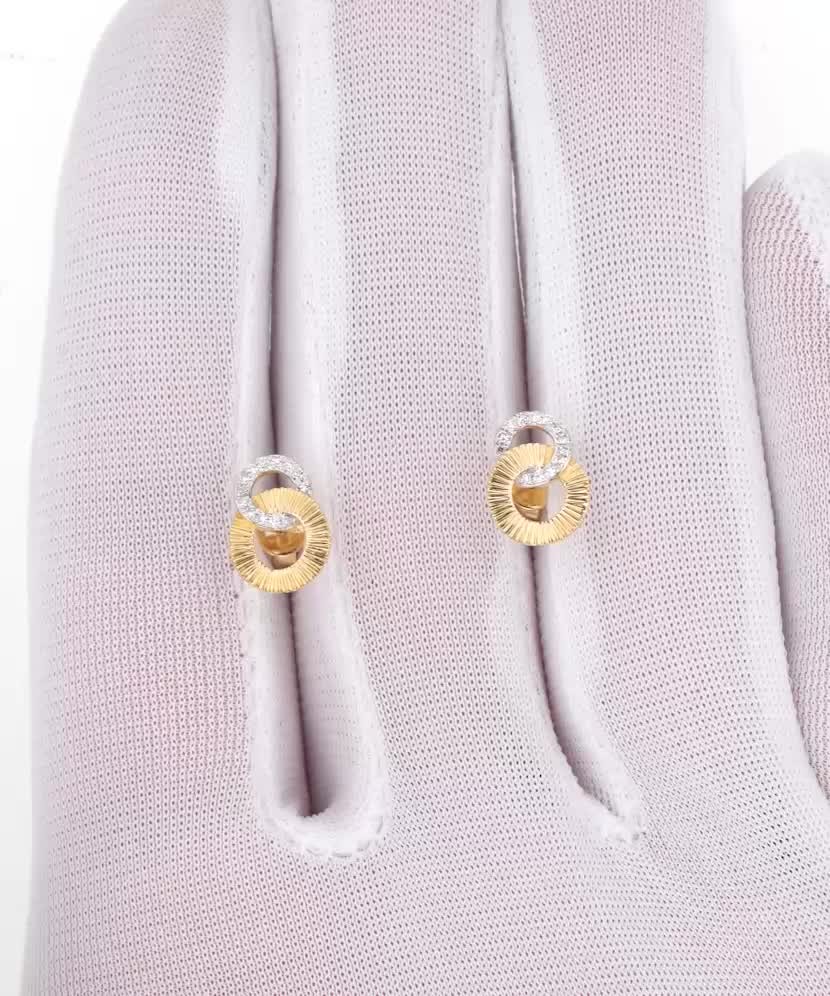 Yellow Gold earrings with diamonds