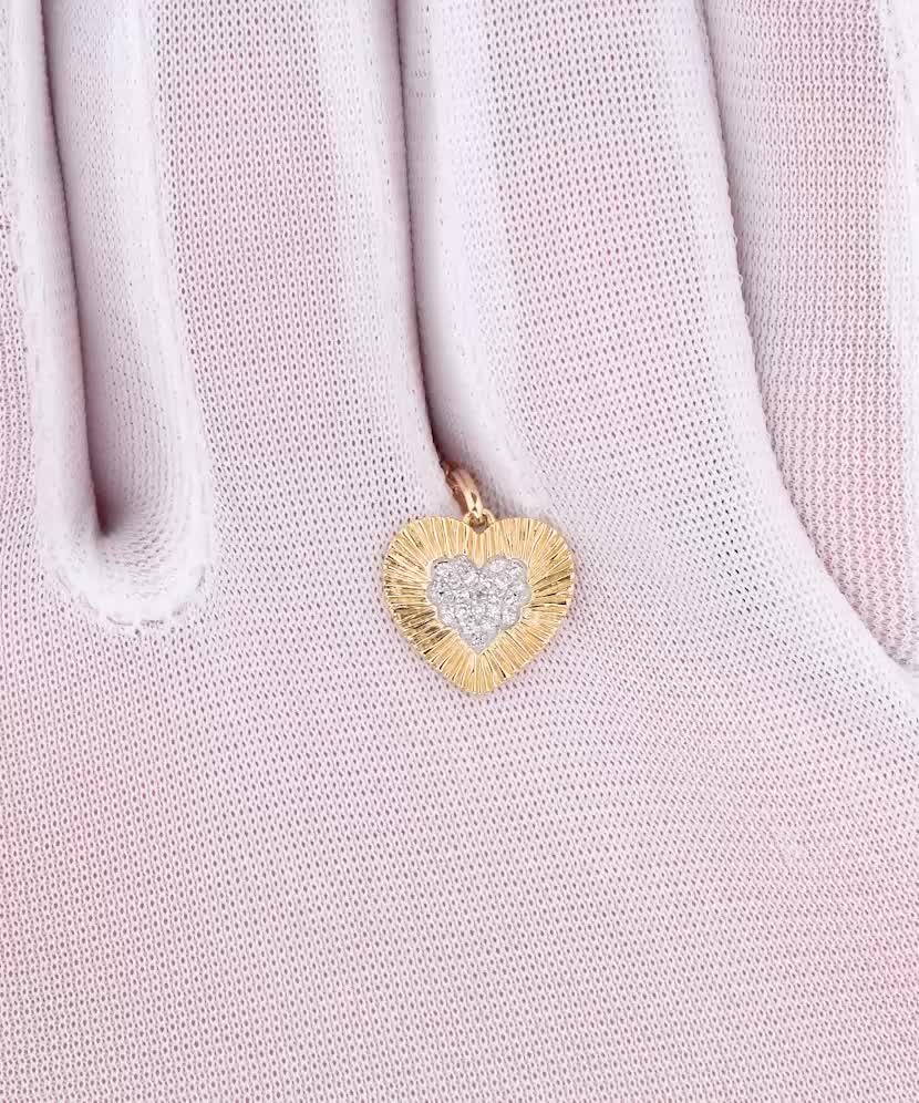 Yellow Gold pendant with diamonds and sapphire