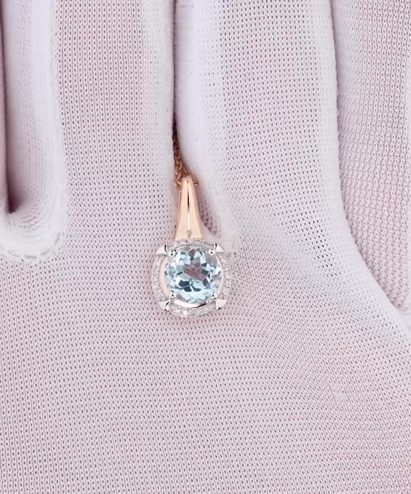 Gold pendant with topaz and diamonds