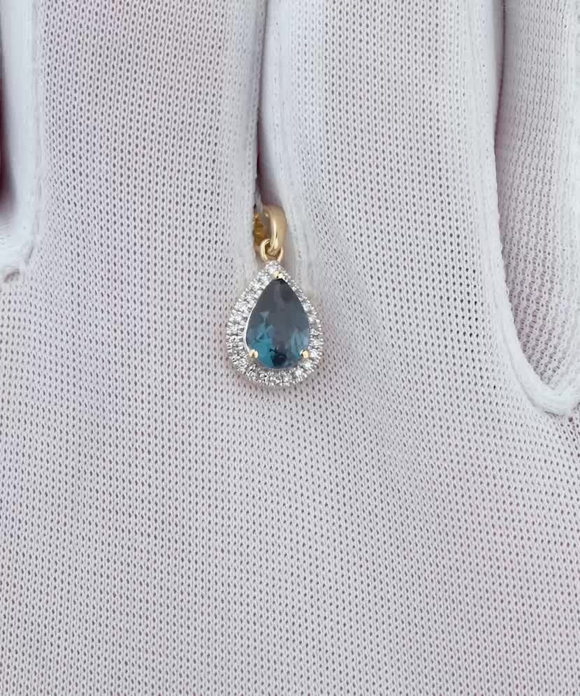 Yellow gold pendant with diamonds and London topaz