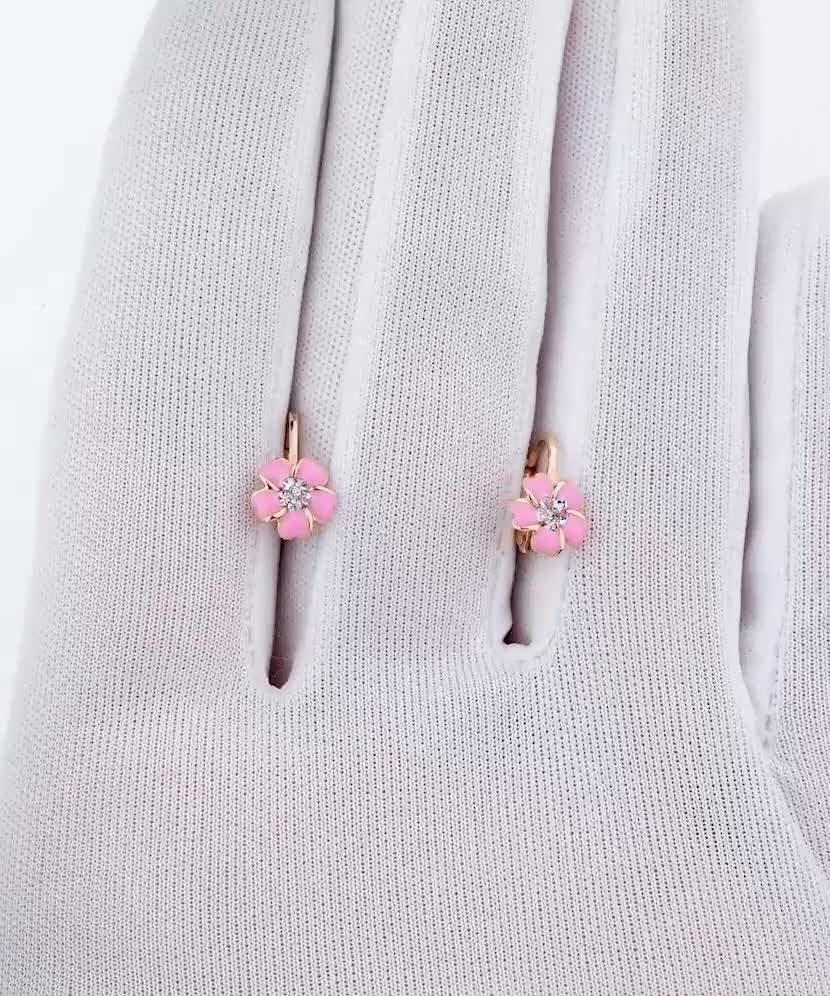 Gold earrings flowers