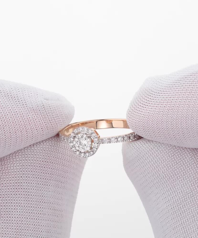 Gold ring with diamonds