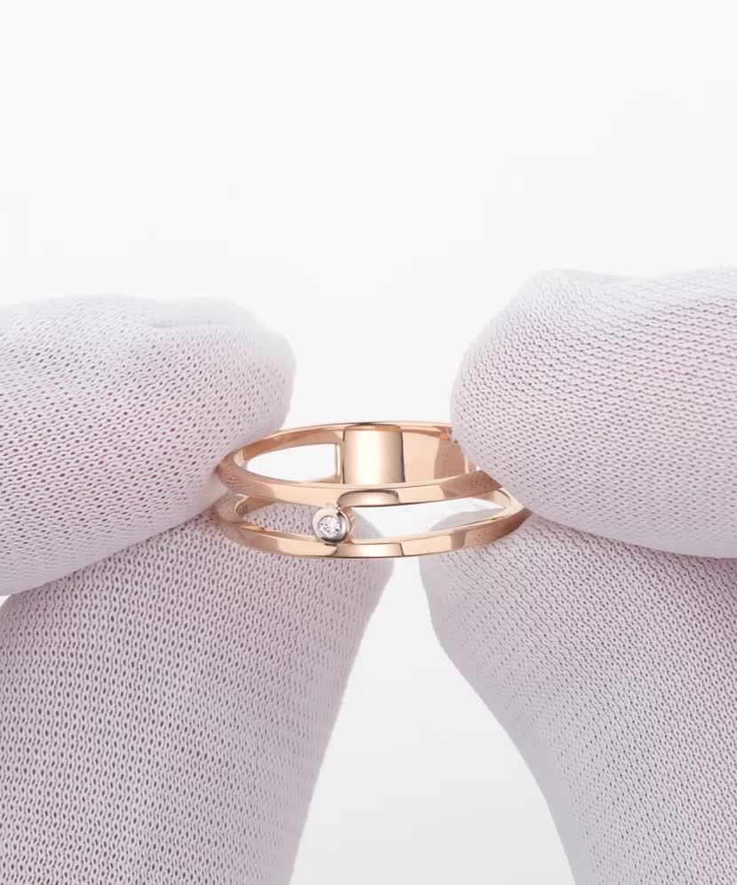 Gold ring with diamonds