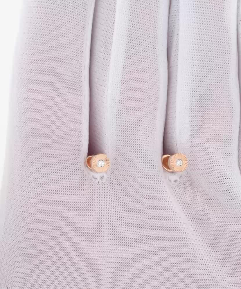 Gold earrings with diamonds