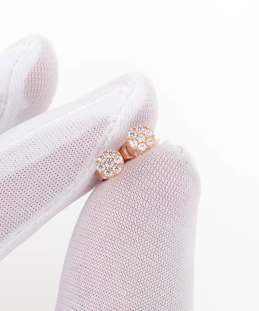 Kultaiset korvakorut zirkoneilla