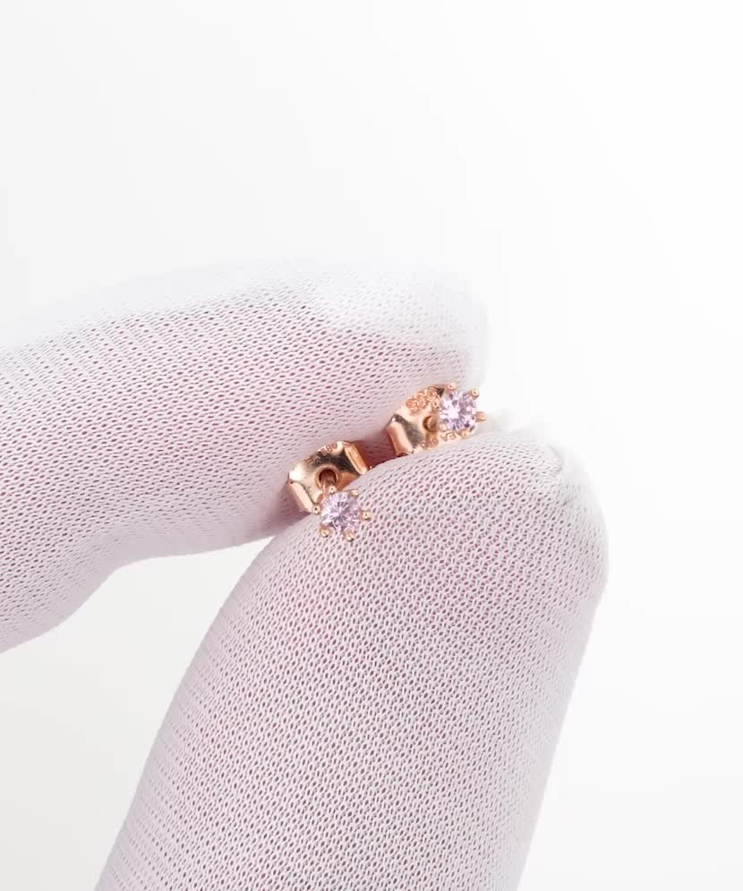 Gold earrings with zircons