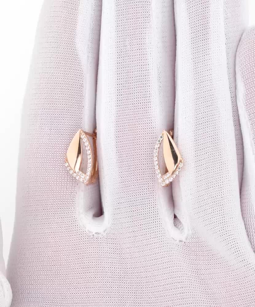 Kultaiset korvakorut zirkoneilla