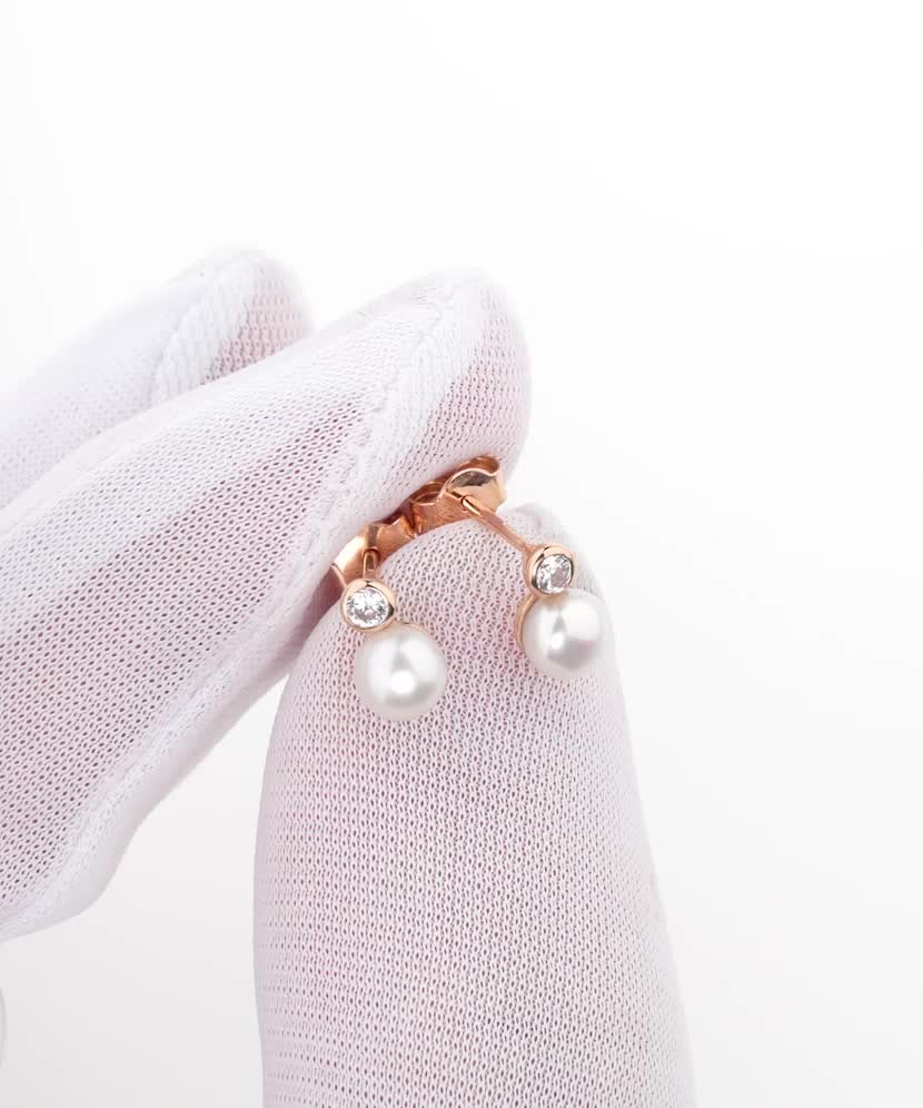 Gold earrings with pearls and zircons