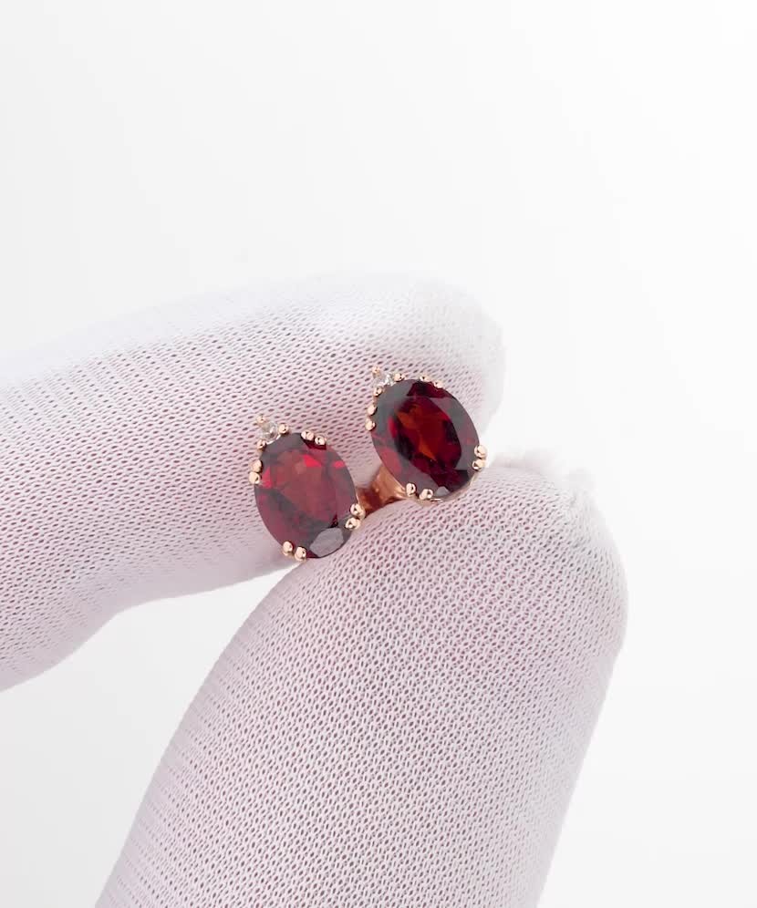 Gold earrings with garnet and zircons